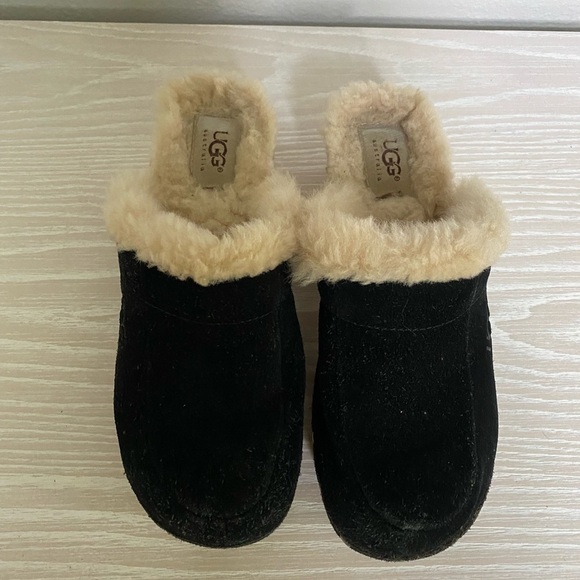 UGG Kalie 5426 Shearling Lines Black Suede Slip on Clogs - Picture 3 of 7